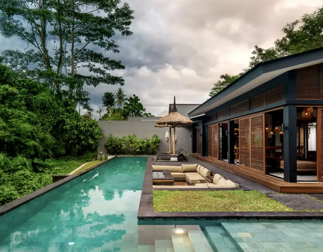 Villa de lujo de estilo similar a la de esta edición, en Ubud